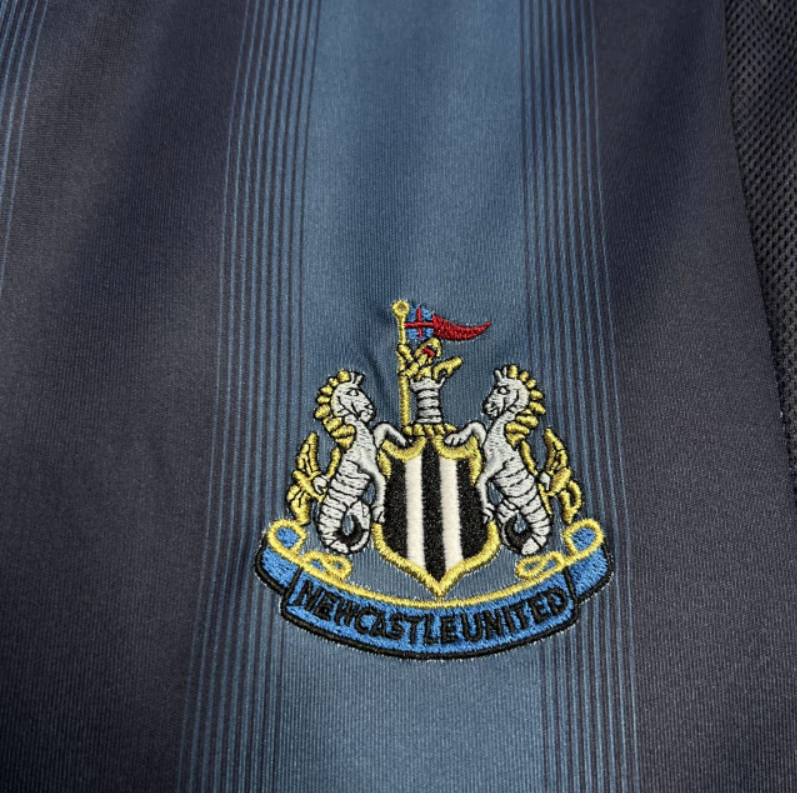 Newcastle Retro 2004-2005 Fora